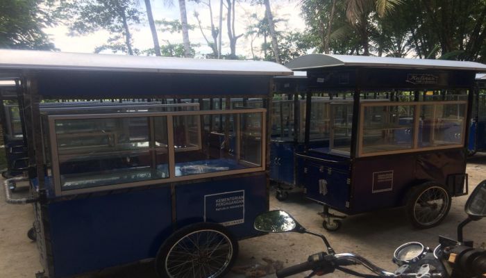 Bantuan Gerobak Dorong untuk PKL